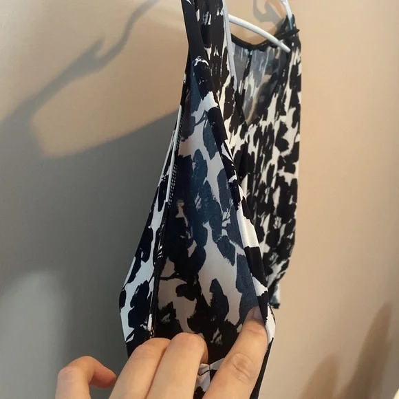 White House black market blouse - Picture 6 of 7